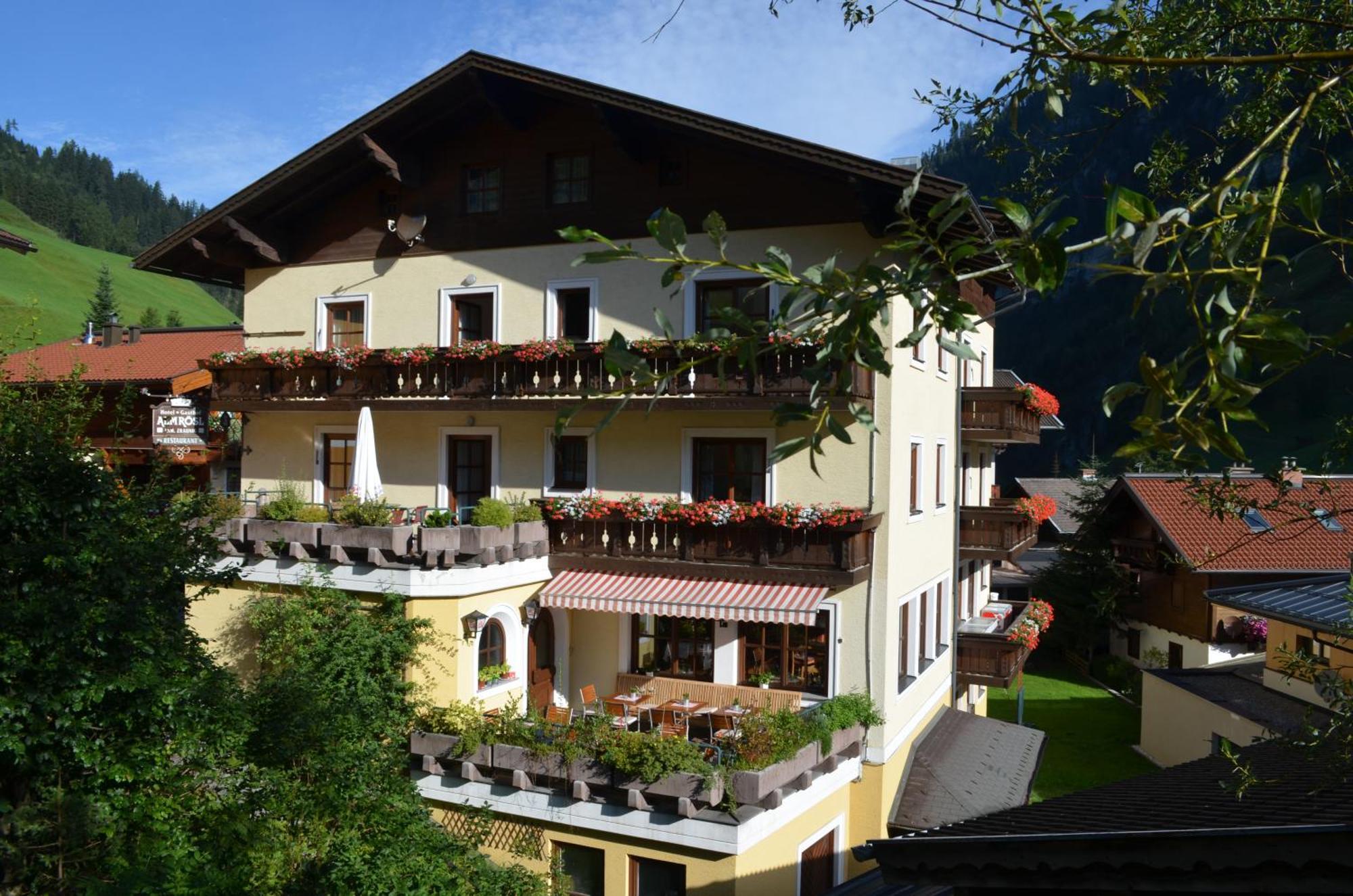 Landhotel Almroesl Im Grossarltal Хютчлаг Экстерьер фото